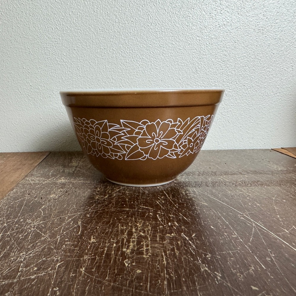 Pyrex by Corning Woodland Brown White 401 1.5‎ pt Ovenware Serving Bowl